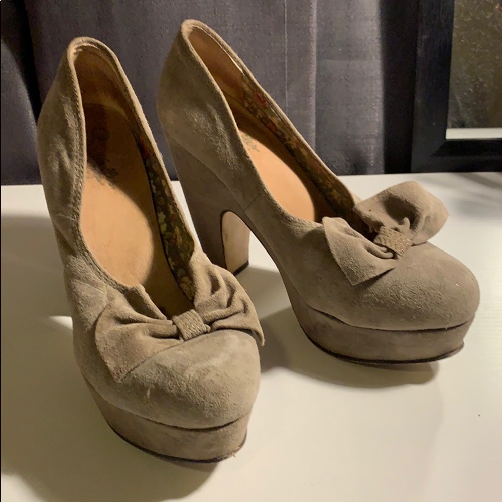 ✨SEYCHELLES SUEDE PUMPS✨